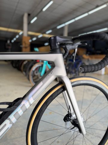 BMC Teammachine SLR 01 FIVE 2022 2022 Road & Gravel usato, Grigio chiaro — immagine 6 di 22
