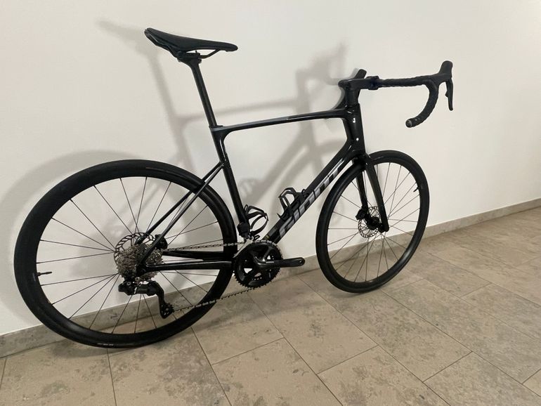 Używany Giant Defy Advanced 2 2025 | Di2 2025 Road & Gravel — zdjęcie 2 z 10