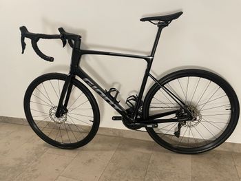 Używany Giant Defy Advanced 2 2025 | Di2 2025 Road & Gravel — zdjęcie 1 z 10