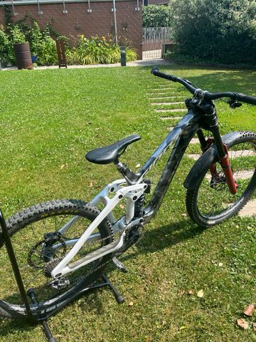 Used Giant Glory Advanced 2025 2025 Mountainbike, Light Gray, 29, 27.5 — image 2 of 5