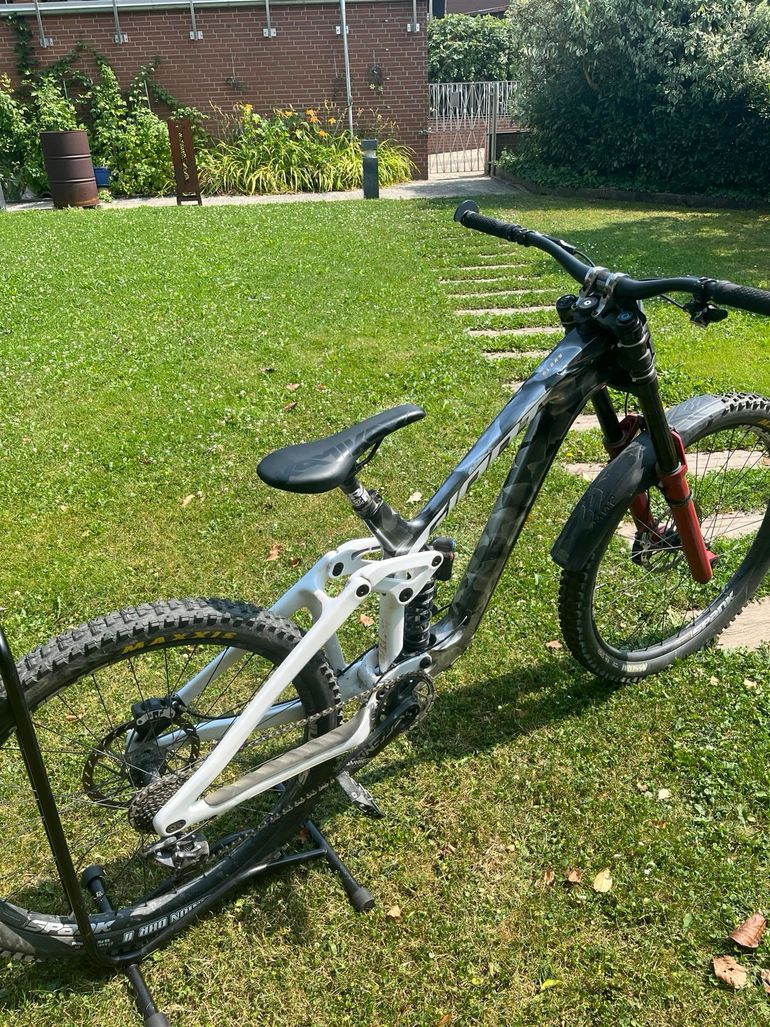 Giant Glory Advanced 2025 2025 Mountainbike de segunda mano, Gris claro — imagen 2 de 5