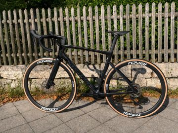 Tweedehands Specialized Tarmac SL7 Sport - Shimano 105 2024 2024 Road & Gravel