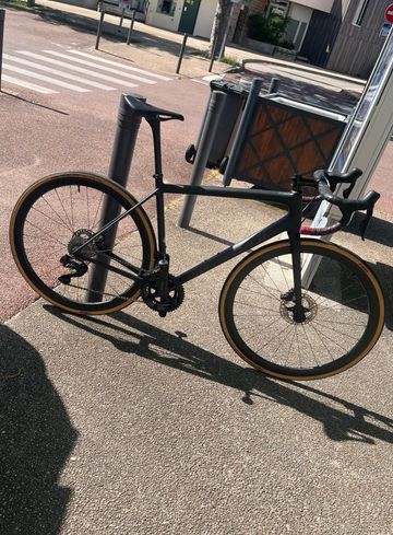 Tweedehands Specialized Aethos Comp - Shimano 105 Di2 2023 2023 Road & Gravel