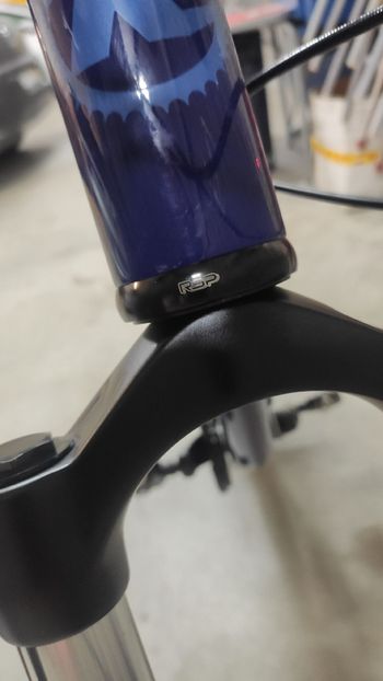 Used Kona Stinky Shimano Deore XT 2010 Mountainbike, Blue — image 8 of 9