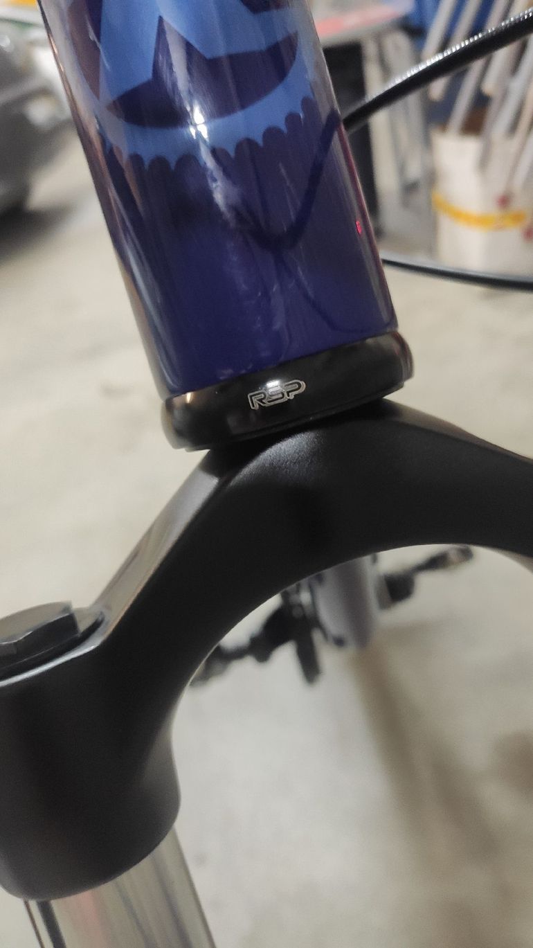 Used Kona Stinky Shimano Deore XT 2010 Mountainbike, Blue — image 8 of 9