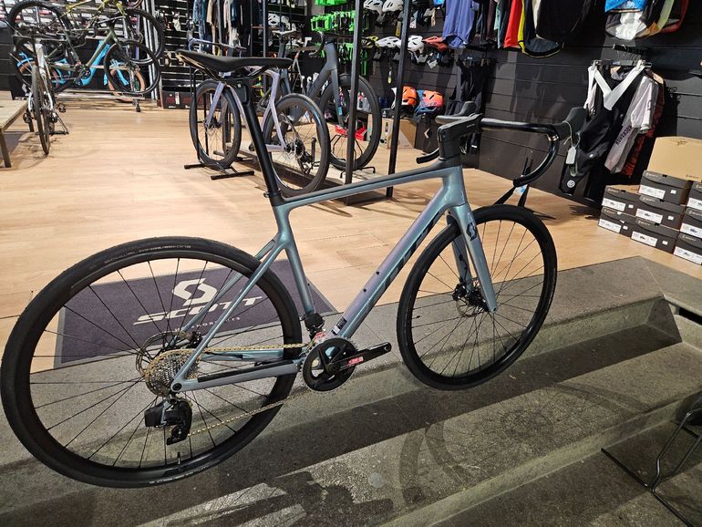 Gebrauchtes Scott Addict 10 2024 2024 Road & Gravel, Hellgrau — Bild 2 von 4
