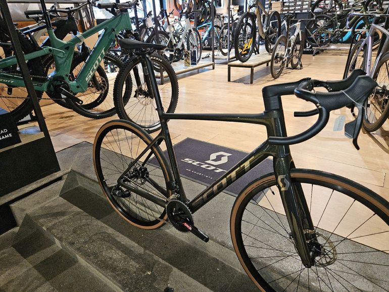 Gebrauchtes Scott Addict 10 2024 2024 Road & Gravel, Schwarz — Bild 2 von 5