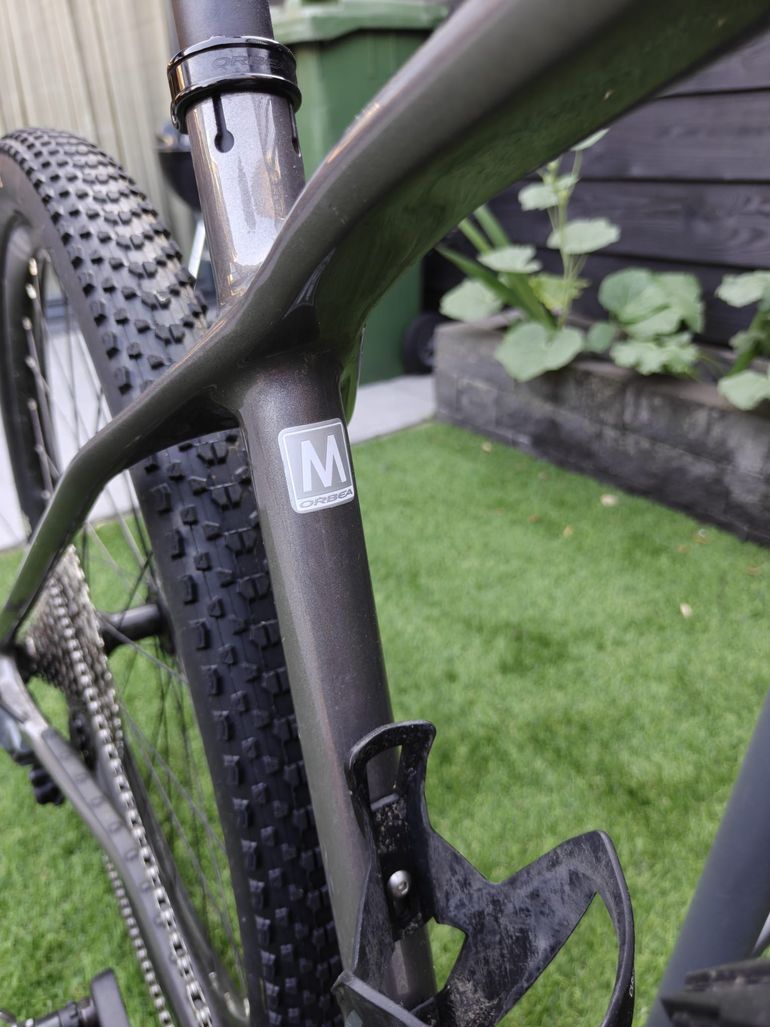 Orbea ALMA M50 2023 2023 Mountainbike usato, Grigio chiaro — immagine 7 di 12