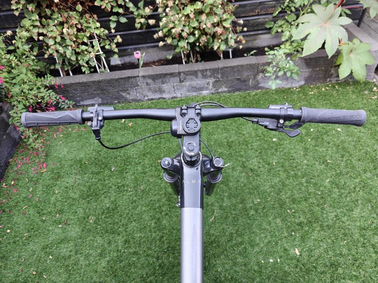 Orbea ALMA M50 2023 2023 Mountainbike usato, Grigio chiaro — immagine 10 di 12