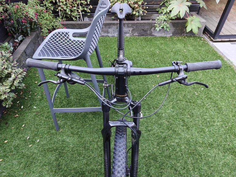 Orbea ALMA M50 2023 2023 Mountainbike usato, Grigio chiaro — immagine 9 di 12