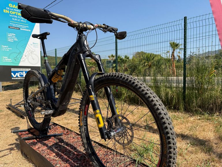 Used Intense Tazer SRAM GX Eagle AXS 2025 Mountainbike, Light Gray — image 2 of 3