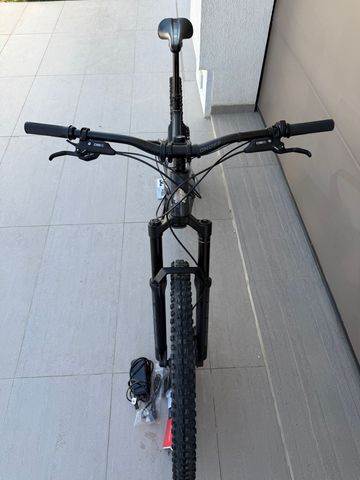 Intense TAZER ALLOY PRO 2023 2023 Mountainbike usato, Grigio chiaro — immagine 8 di 9