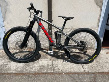 Trek Remedy 7 2019 2019 Mountainbike usato, Grigio chiaro — immagine 2 di 8