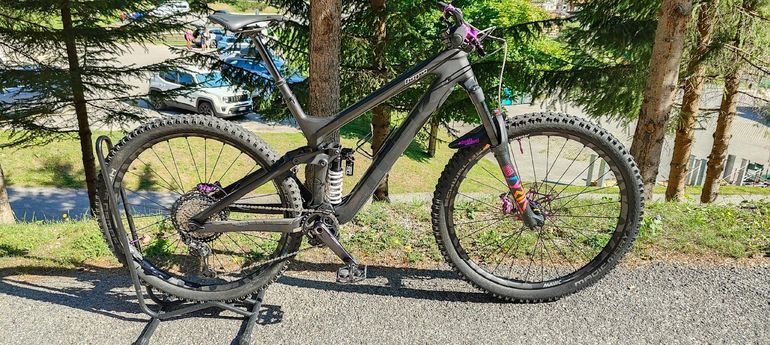 Używany Trek Slash 9.8 XT 2020 2020 Mountainbike — zdjęcie 1 z 9