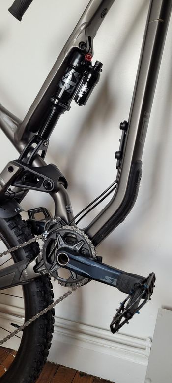 Commencal META SX ESSENTIAL 2022 2022 Mountainbike usato, Grigio chiaro — immagine 2 di 3