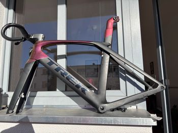 Brugt Trek Madone SL 6 Di2 2023 Frameset 2023 Road & Gravel — billede 1 af 9