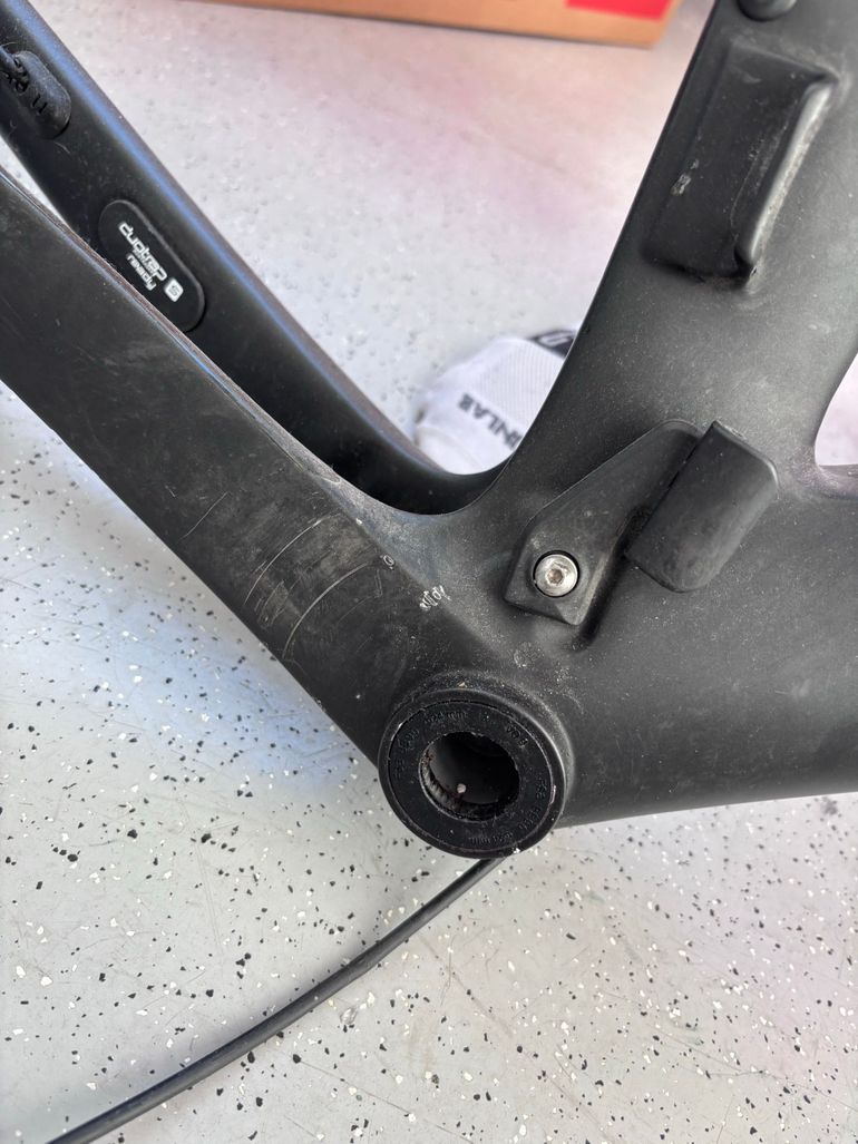 Brugt Trek Madone SL 6 Di2 2023 Frameset 2023 Road & Gravel — billede 3 af 9