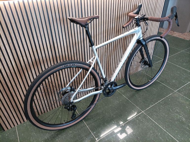 Megamo JAKAR 30 2026 2026 Road & Gravel usato, Grigio chiaro — immagine 3 di 4