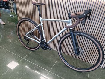 Megamo JAKAR 30 2026 2026 Road & Gravel usato, Grigio chiaro — immagine 2 di 4