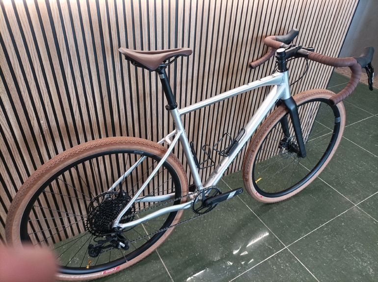 Megamo JAKAR 20 2026 2026 Road & Gravel usato, Grigio chiaro — immagine 3 di 4