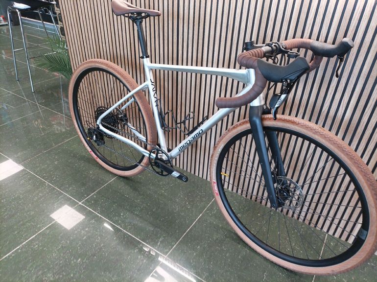 Megamo JAKAR 20 2026 2026 Road & Gravel usato, Grigio chiaro — immagine 2 di 4