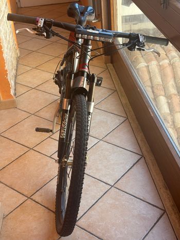 Scott Scot Scale Fyfti 2011 Mountainbike usato, Grigio chiaro — immagine 2 di 11
