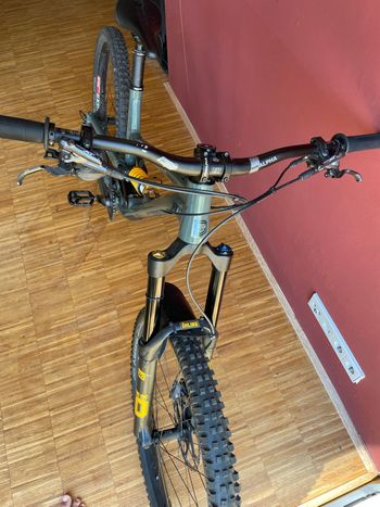 Commencal CLASH OHLINS EDITION 2022 2022 Mountainbike de segunda mano, Verde — imagen 5 de 8