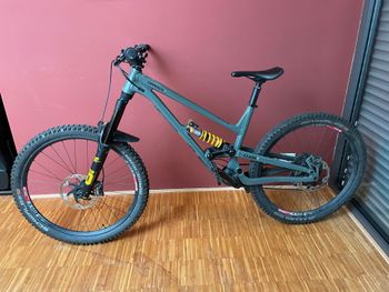 Commencal CLASH OHLINS EDITION 2022 2022 Mountainbike de segunda mano, Verde — imagen 2 de 8