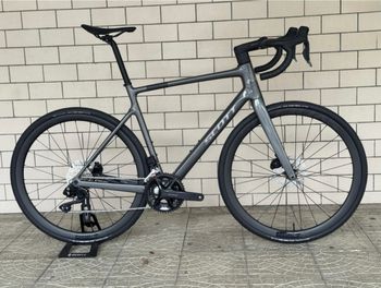 Tweedehands Scott Addict 30 2025 2025 Road & Gravel — afbeelding 1 van 3
