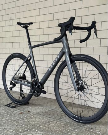 Tweedehands Scott Addict 30 2025 2025 Road & Gravel — afbeelding 2 van 3