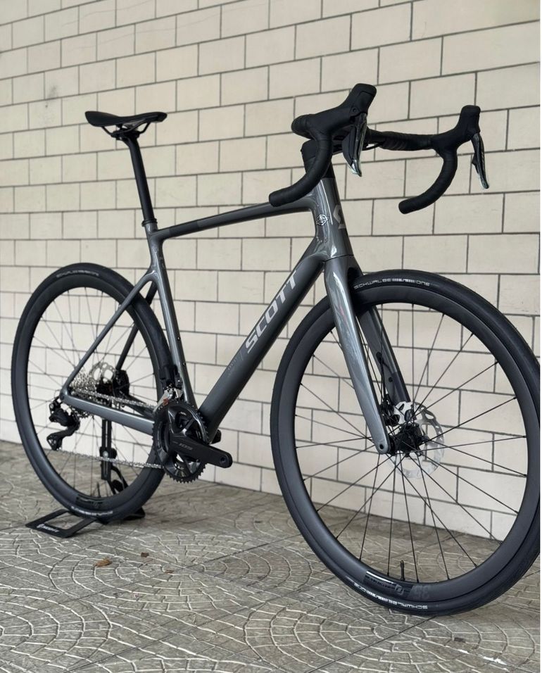 Tweedehands Scott Addict 30 2025 2025 Road & Gravel — afbeelding 2 van 3