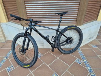Käytetty Trek Procaliber 9.8 2023 2023 Mountainbike — kuva 2 / 5