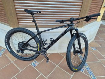 Käytetty Trek Procaliber 9.8 2023 2023 Mountainbike — kuva 1 / 5