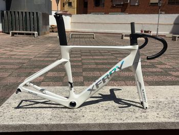 Used asiatico Aero Frameset 2025 Road & Gravel, White — image 1 of 10