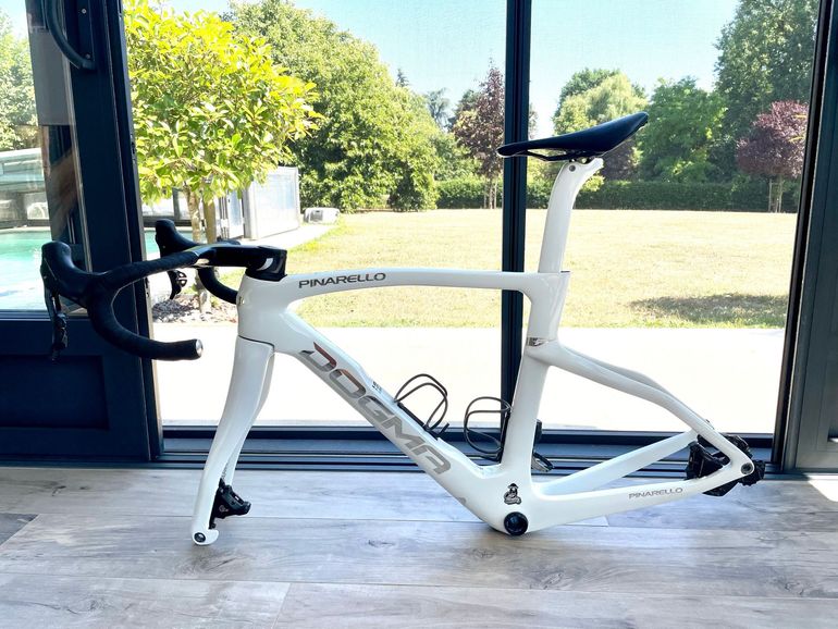 Brugt Pinarello Dogma F Disc 2023 Frameset 2023 Road & Gravel — billede 2 af 4