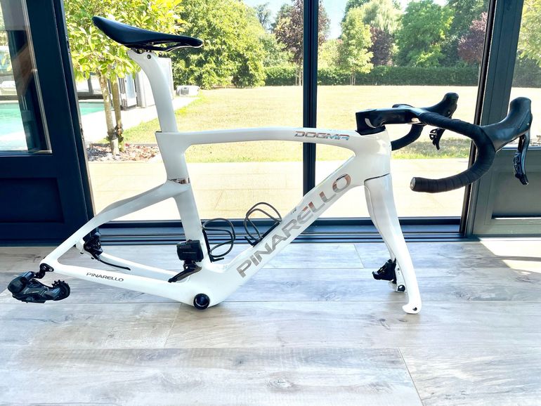 Brugt Pinarello Dogma F Disc 2023 Frameset 2023 Road & Gravel — billede 3 af 4