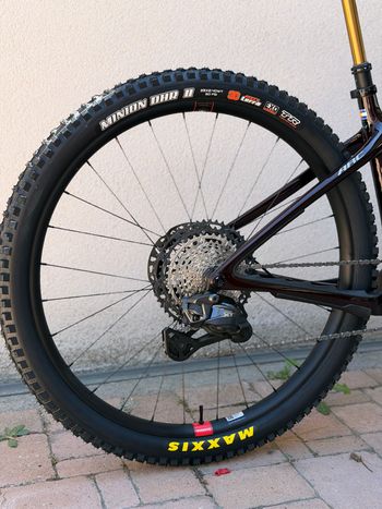 Used Yeti ARC Shimano Deore XT Di2 2025 Mountainbike, Red — image 7 of 15