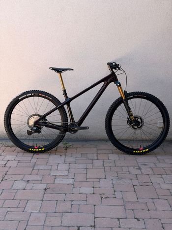 Used Yeti ARC Shimano Deore XT Di2 2025 Mountainbike, Red — image 2 of 15