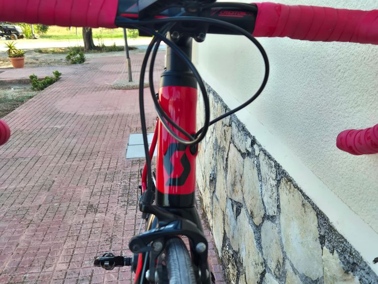 Used Scott Addict 20 2019 2019 Road & Gravel, Red — image 5 of 12