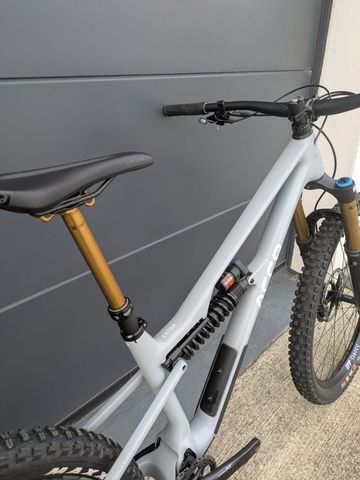Enduro ARC8 Extra II XT Factory M Extra II XT 2025 Mountainbike d'occasion — image 4 sur 5