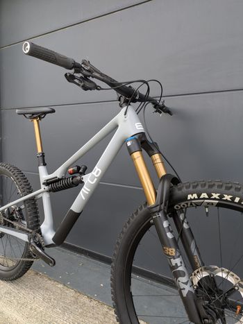 Gebrauchtes Enduro ARC8 Extra II XT Factory M Extra II XT 2025 Mountainbike, Hellgrau — Bild 5 von 5