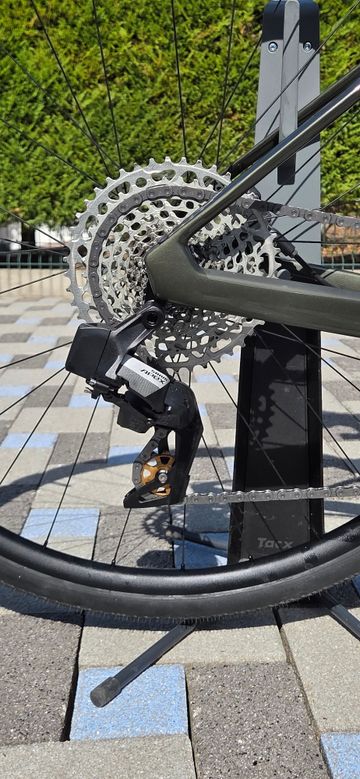 Used BMC Roadmachine X THREE 2024 2024 Road & Gravel, Green — image 4 of 9