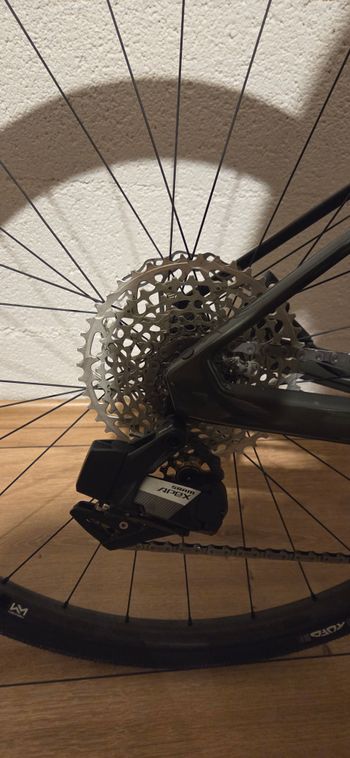 BMC Roadmachine X THREE 2024 2024 Road & Gravel de segunda mano, Verde — imagen 2 de 3