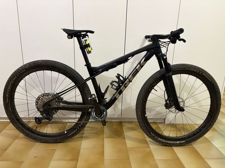 Brugt Trek Supercaliber 9.8 XT Gen 1 2021 Frameset 2021 Mountainbike — billede 2 af 13