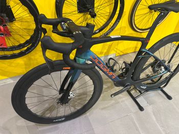 Pinarello Dogma SRAM Red eTap AXS 2027 Road & Gravel usato, Blu — immagine 5 di 6