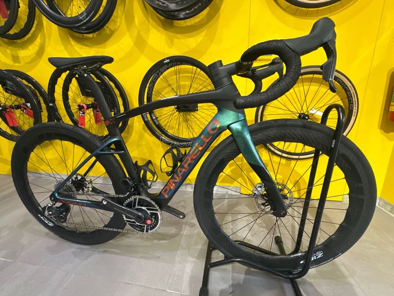 Pinarello Dogma SRAM Red eTap AXS 2027 Road & Gravel usato, Blu — immagine 2 di 6