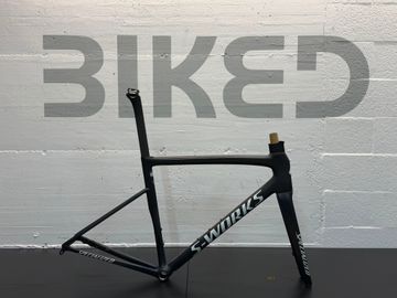Specialized TELAIO S-WORKS SL8 Satin Carbon / Viavi Cynan Blue / Viavi Silver-Blue Pearl Edge Fade/gloss Metallic White Silver Frameset 2024 Road & Gravel de segunda mano