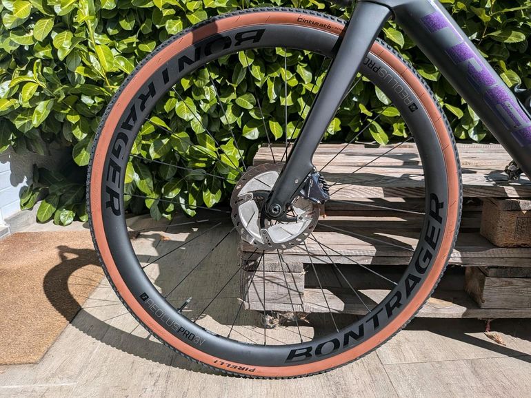 Trek Domane SL 7 2020 2020 Road & Gravel usato, Nero — immagine 2 di 18
