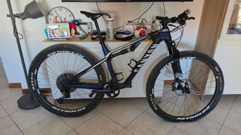 Tweedehands Canyon Lux CF 7 2022 2022 Mountainbike — afbeelding 1 van 3