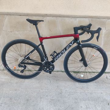 Použité Ridley Falcn - Shimano 105 R7150 12sp Di2 Carbon wheels 2026 2026 Road & Gravel